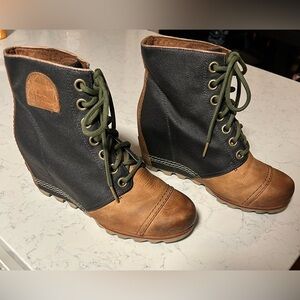 SOREL 1964 Joan of Arctic PDC Leather Wedge Boots Charcoal/Natural Brown